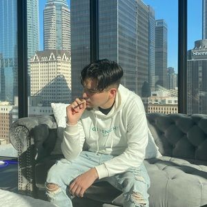 Meet your Posher, Carlos